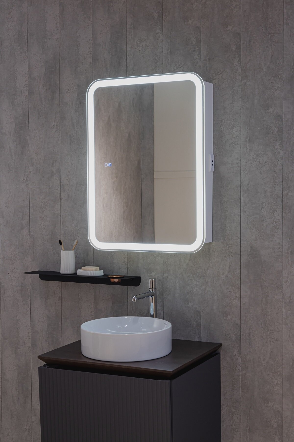 Изображение товара Зеркальный шкаф Silver Mirrors Фиджи flip LED-00002679, 60 см, с LED-подсветкой, подогрев, цвет белый Изображение товара Зеркальный шкаф Silver Mirrors Фиджи flip LED-00002679, 60 см, с LED-подсветкой, подогрев, цвет белый