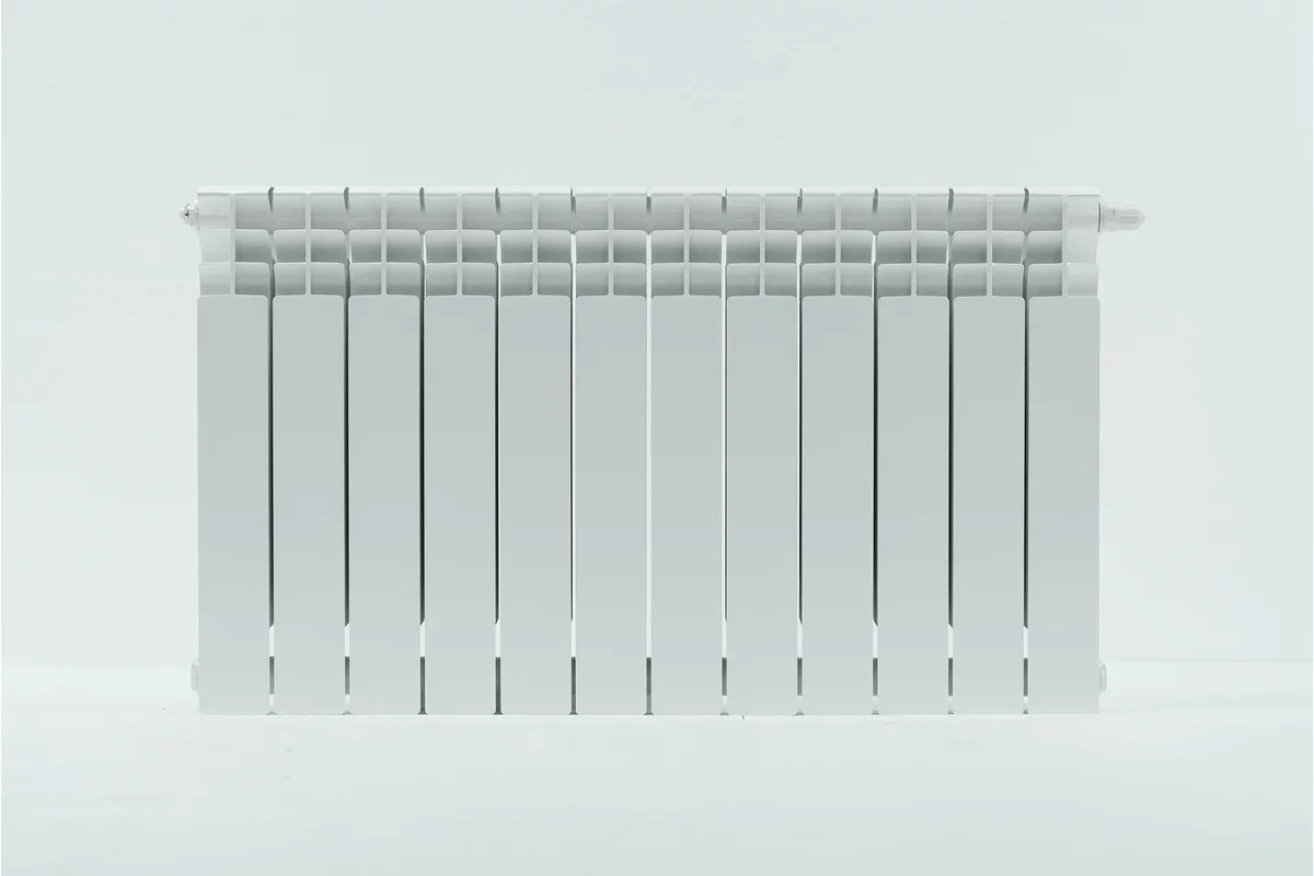 Изображение товара Биметаллический радиатор Stout Titan 500 12 секций боковое подключение Россия