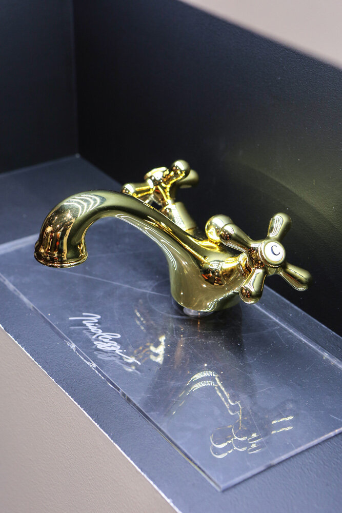 Изображение товара Nicolazzi Nuova Brenta 2532BZ - бронзовый смеситель для раковины, 1 отверстие, донный клапан