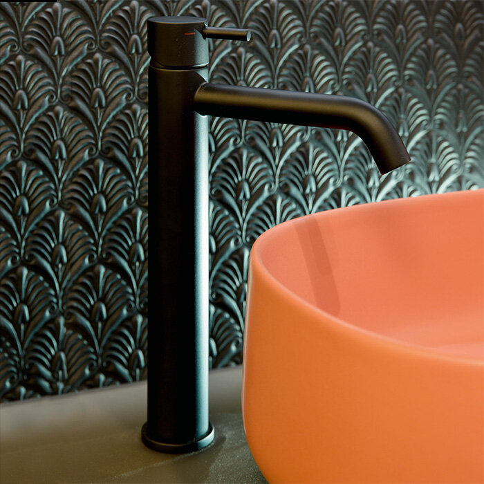 Изображение товара Смеситель для раковины Cisal Less New LN00354040 черный матовый высокий