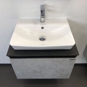 Изображение товара Тумба с раковиной Comfortу Эдинбург, 60 см, 1 ящик, подвесная, со столешницей под мрамор Калакатта Блэк, раковина Comforty, бетон светлый, 00-00001928 (00-00001928CF)