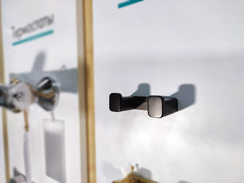 Крючок двойной Hansgrohe AddStoris 41755340, шлифованный черный хром ...
