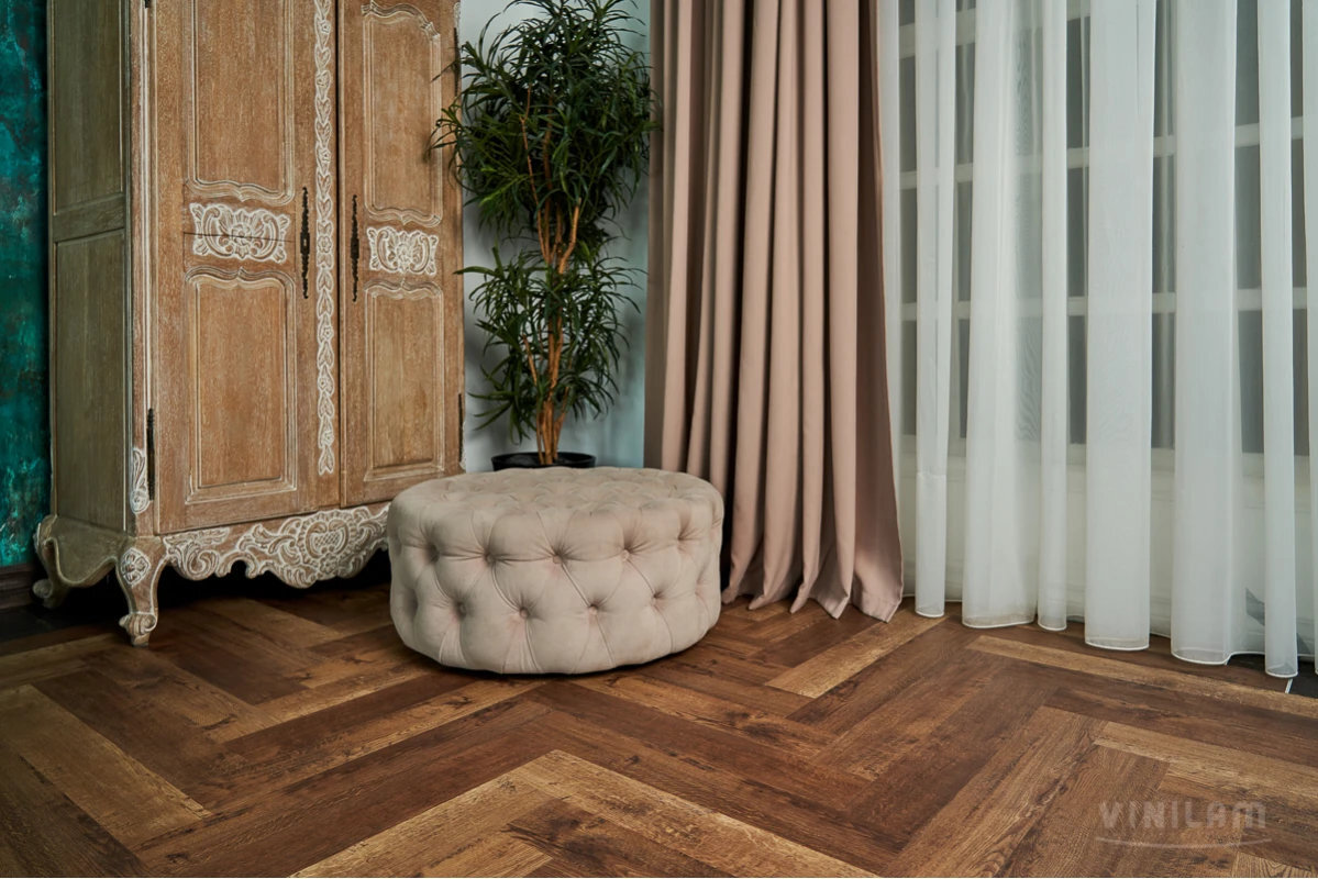 Изображение товара Виниловый ламинат Vinilam Parquet Herringbone Версальский паркет замковый 120x720 мм Изображение товара Виниловый ламинат Vinilam Parquet Herringbone Версальский паркет замковый 120x720 мм