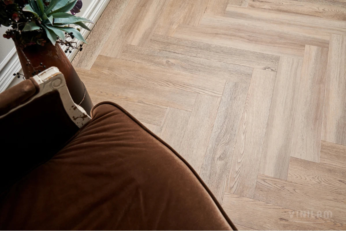 Изображение товара Виниловый паркет Vinilam Parquet Herringbone 12x72 см водостойкий с замковым соединением