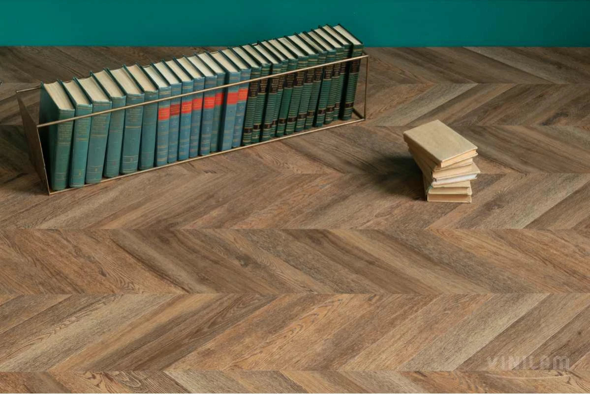 Изображение товара Виниловый ламинат Vinilam Parquet Chevron Шеврон Нормандия RI153610CL4, планка 30.5 х 129.3 см, интегрированная подложка IXPE, замковый