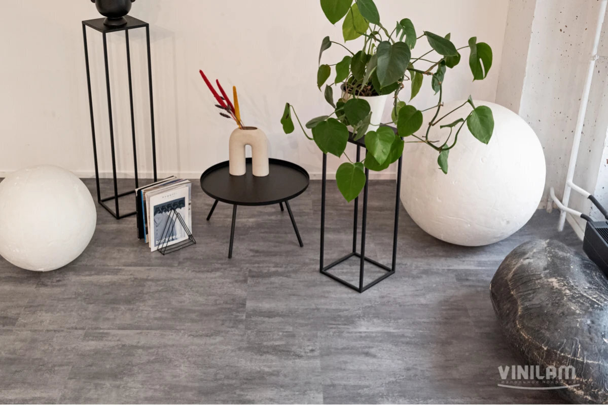 Изображение товара Виниловый ламинат Vinilam Ceramo Stone Цемент Серый 71616, плитка 47 х 94 см, интегрированная пробковая подложка, замковый Изображение товара Виниловый ламинат Vinilam Ceramo Stone Цемент Серый 71616, плитка 47 х 94 см, интегрированная пробковая подложка, замковый