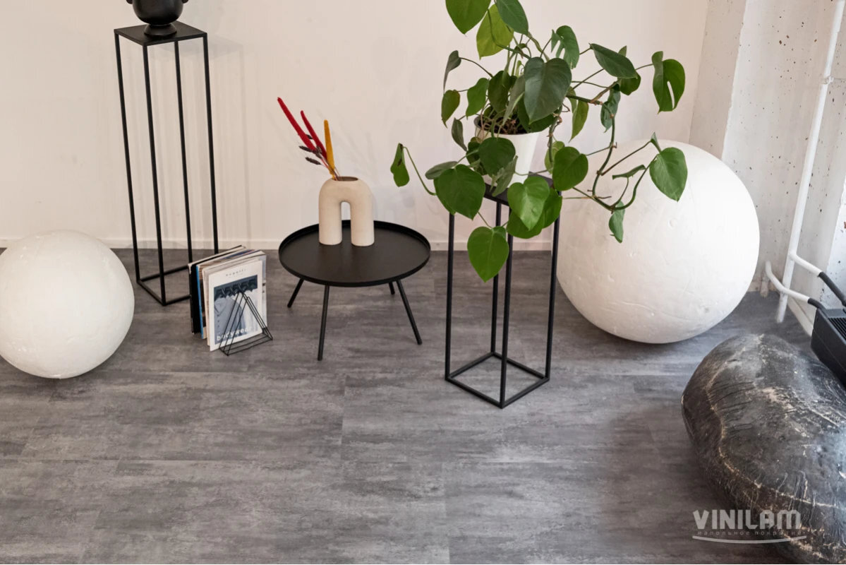 Изображение товара Напольное покрытие Vinilam Ceramo Glue 71616 Цемент Серый 480 × 950 мм Изображение товара Напольное покрытие Vinilam Ceramo Glue 71616 Цемент Серый 480 × 950 мм