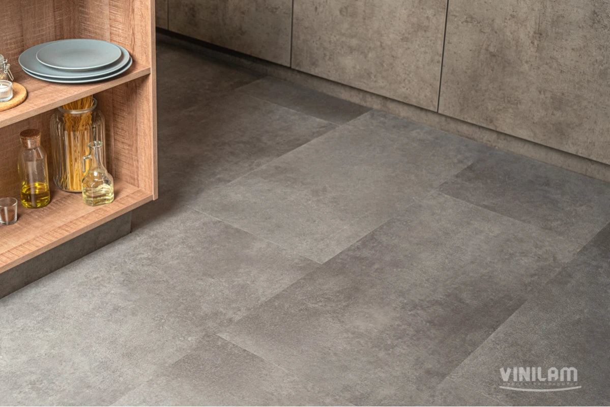 Изображение товара Виниловый ламинат Vinilam Ceramo Stone Glue Цемент Стальной 71610, плитка 48 х 95 см, клеевой Изображение товара Виниловый ламинат Vinilam Ceramo Stone Glue Цемент Стальной 71610, плитка 48 х 95 см, клеевой