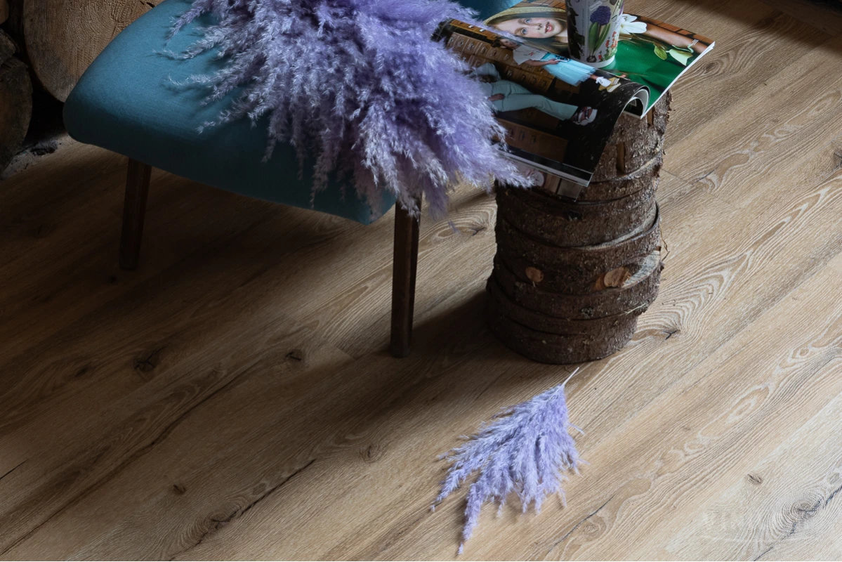 Изображение товара Виниловый ламинат Vinilam Glue Дуб Марбург 18222 -EIR, планка 18.8 х 122.8 см, клеевой