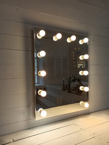 Изображение товара Гримерное зеркало Континент Бриджит 60 см с подсветкой, белое, отечественного производства