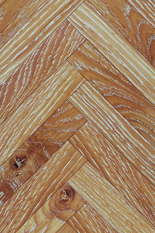 Изображение товара Инженерная доска Gran Parte Дуб Рива Венгерская ёлка классик лак, 110х15/3,3х550 мм, браш+тонировка+патина, шип-паз