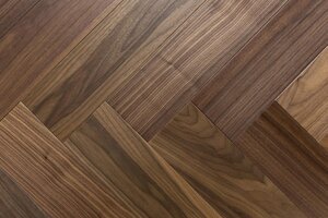 Изображение товара Инженерная доска Arti Parchetto Lago Венгерская елка (замок) Орех Maggiore Шпон 1,5 мм