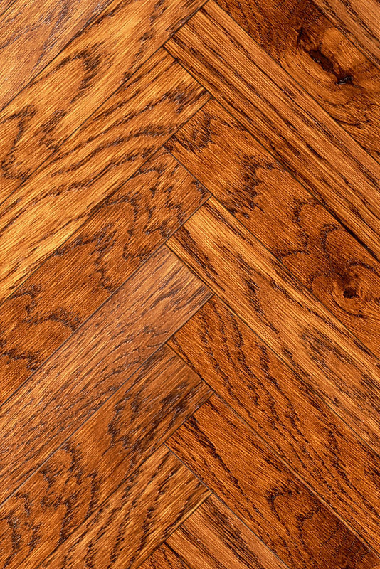 Изображение товара Инженерная доска Gran Parte Дуб Карамелло Венгерская ёлка Элит (А) лак, 110х15/3,3х550 мм, тонировка, шип-паз