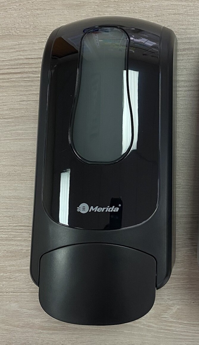 Изображение товара Дозатор наливного мыла Merida One 450 мл настенный черный пластик DEC002