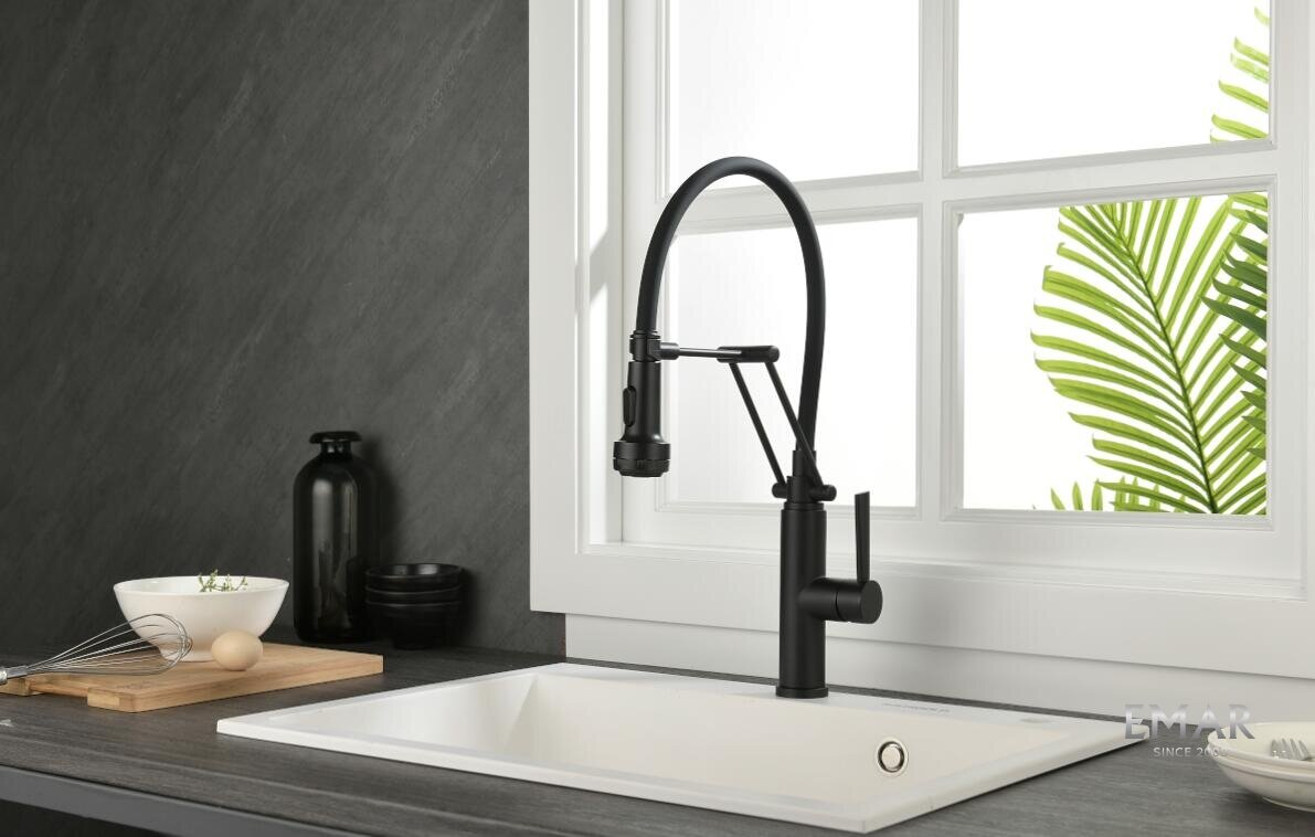 Изображение товара Смеситель Emar Best ЕСВ 7012 Black — однорычажный, излив 30 см, черный