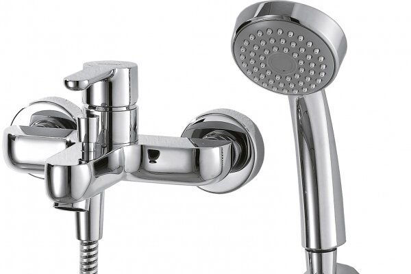 Изображение товара Смеситель для ванны Bravat Stream F63783C-B с фиксированным изливом 16.5 см хром